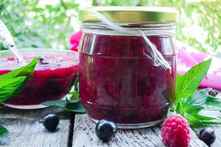 Himbeer- und Johannisbeermarmelade