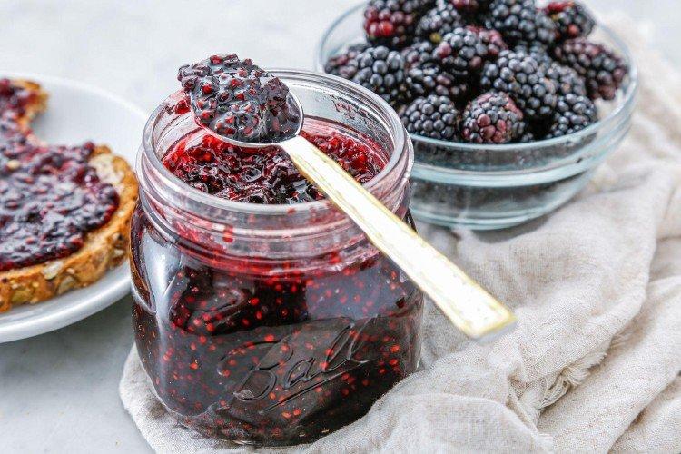 Himbeer- und Brombeermarmelade