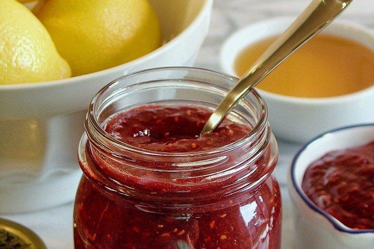 Himbeermarmelade mit Zitrone