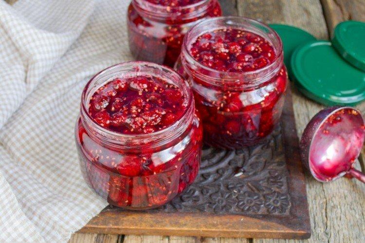 Himbeermarmelade mit ganzen Beeren