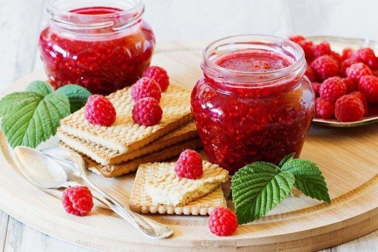 Dicke Himbeermarmelade mit Gelatine