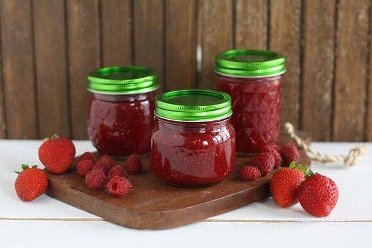 Himbeer- und Erdbeermarmelade