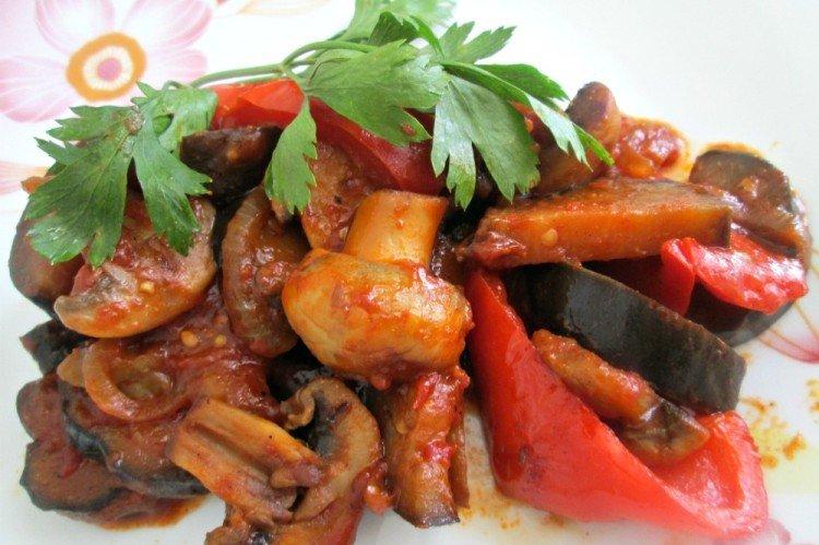 Auberginen-Sauté mit Pilzen