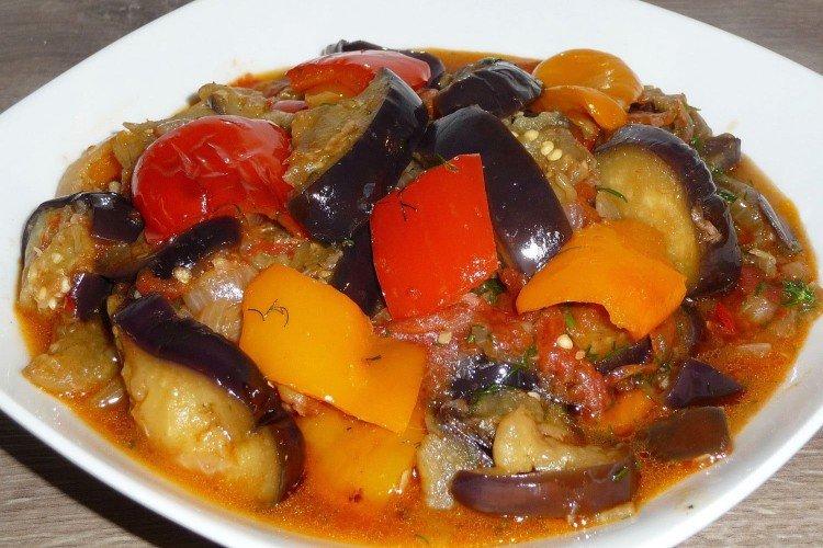 Auberginen-Sauté mit Tomaten