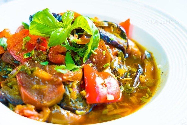 Auberginen-Sauté mit Äpfeln