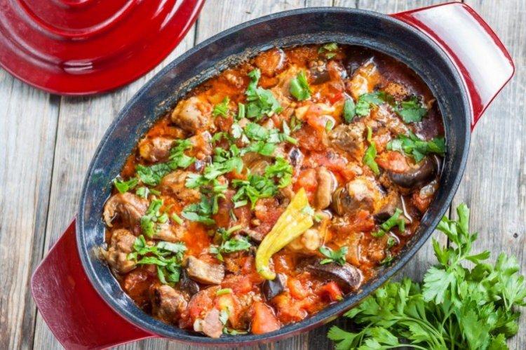 Sauté mit Auberginen und Rindfleisch