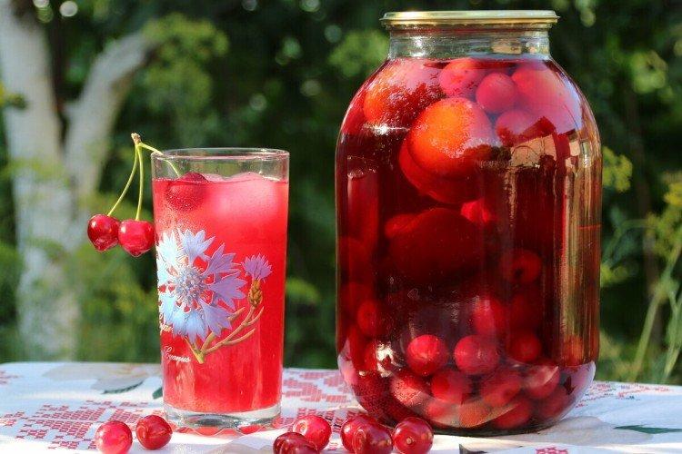 20 Rezepte für den leckersten Kompott für den Winter