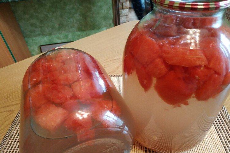 Wassermelonenkompott für den Winter