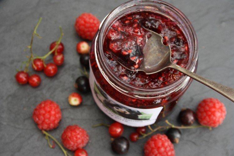 Waldbeerenmarmelade mit Zitrone