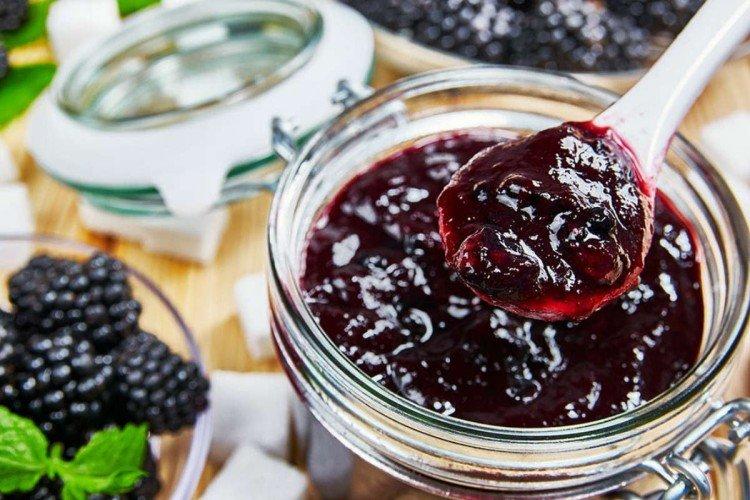 Dicke Waldbeerenmarmelade