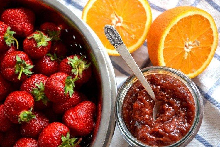 Mermelada de fresa con naranjas
