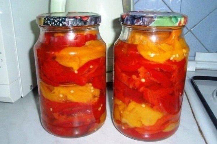 Ensalada de pimiento dulce con tomates para el invierno