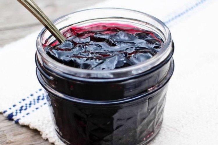 Blackcurrant Jam with Gelatin