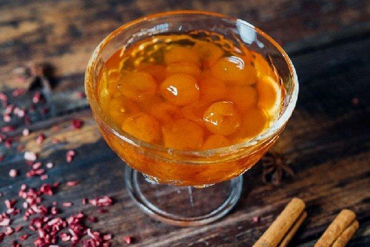 Mermelada de cereza blanca con clavo