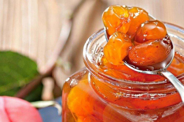 Mermelada de cereza blanca con almendras
