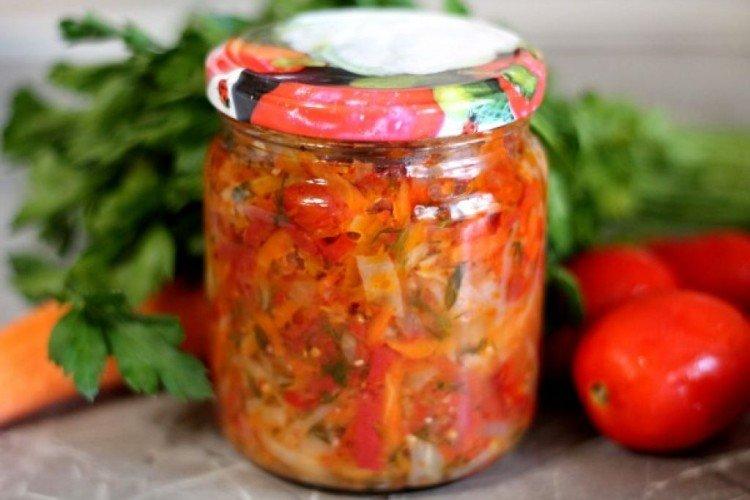 Ensalada de tomate con zanahoria para el invierno