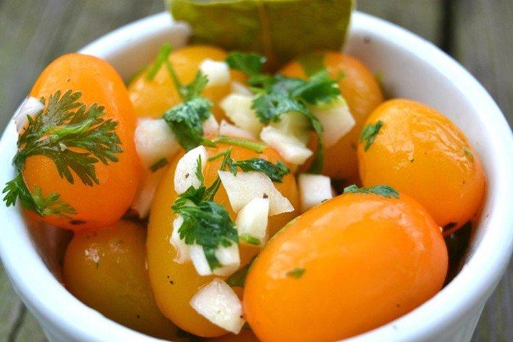 Ensalada de tomates amarillos para el invierno