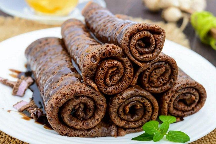 Lacy Milk Pancakes with Cocoa