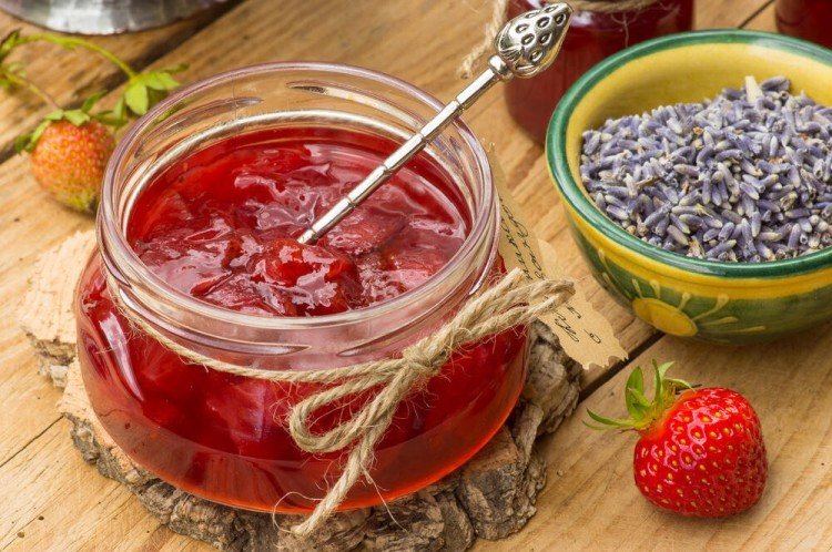 Victoria-Marmelade mit Lavendel