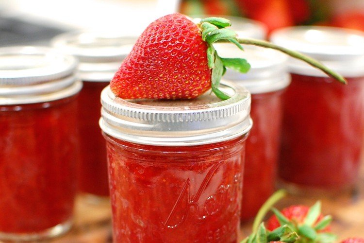 Marmelade aus pürierten Victoria-Beeren