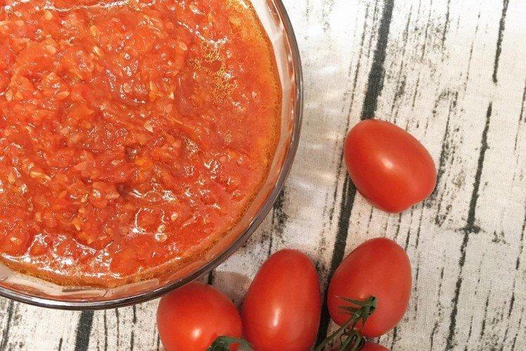 Adjika dulce de tomate