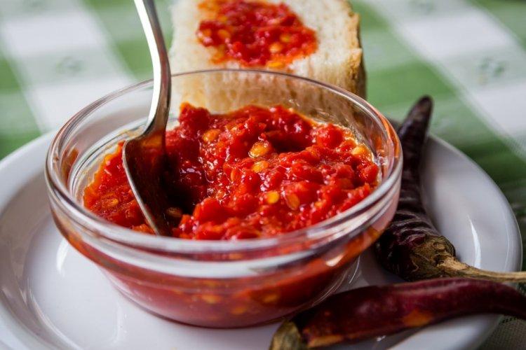 Adjika de tomate en su propio jugo