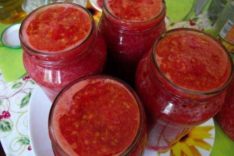 Adjika con tomates y ajo