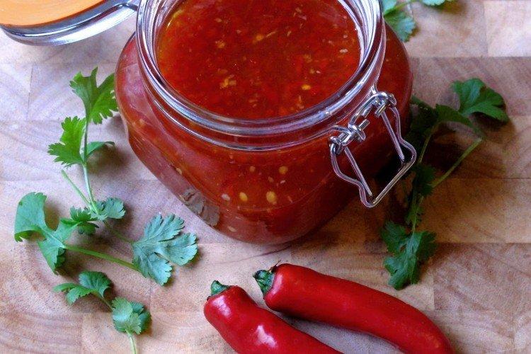 Adjika picante de tomate