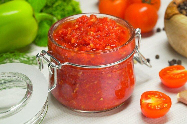 Adjika de tomate con pimiento