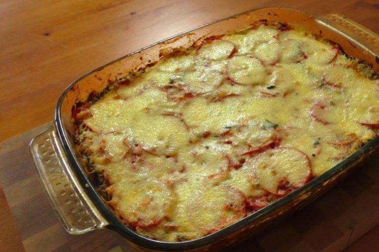 Berenjenas con tomate, ajo y patatas