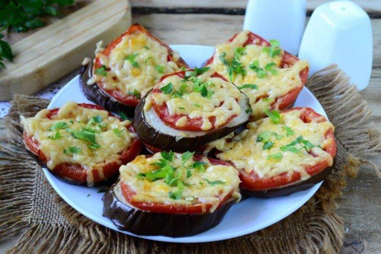 Berenjenas con tomate y ajo gratinadas con queso