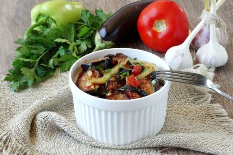 Berenjenas estofadas con tomate y ajo