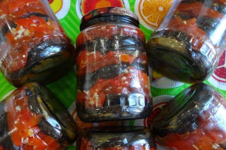 Berenjenas con tomate y ajo para el invierno