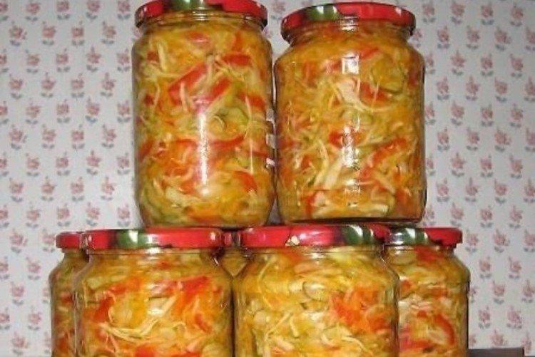 Ensalada de col y calabacines para el invierno