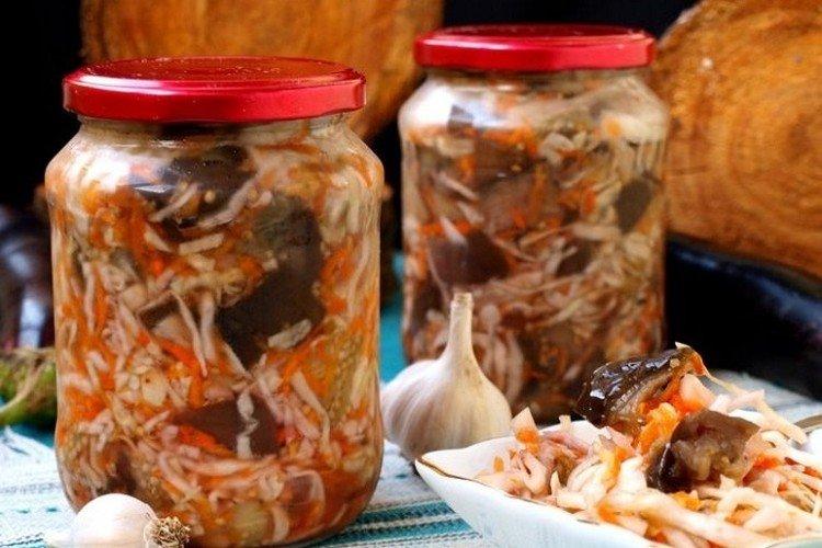 Ensalada de col con berenjenas para el invierno