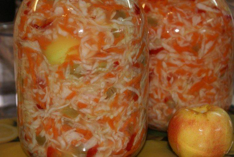 Ensalada de col con manzanas