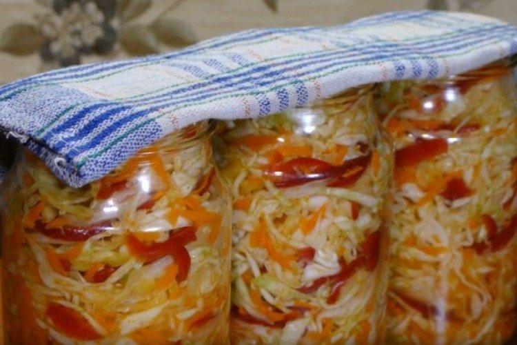 Ensalada de col con pimientos para el invierno