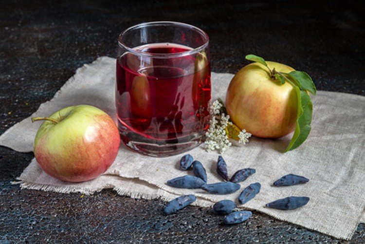 Honeysuckle and Apple Compote for Winter
