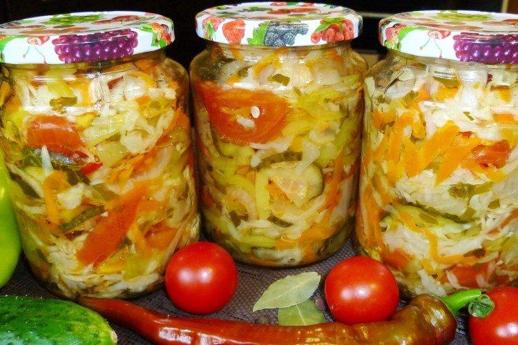 Preparación de pepinos y tomates para el invierno