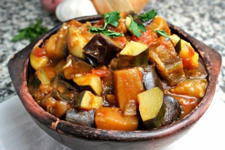 Eggplant with Tomatoes and Vegetables