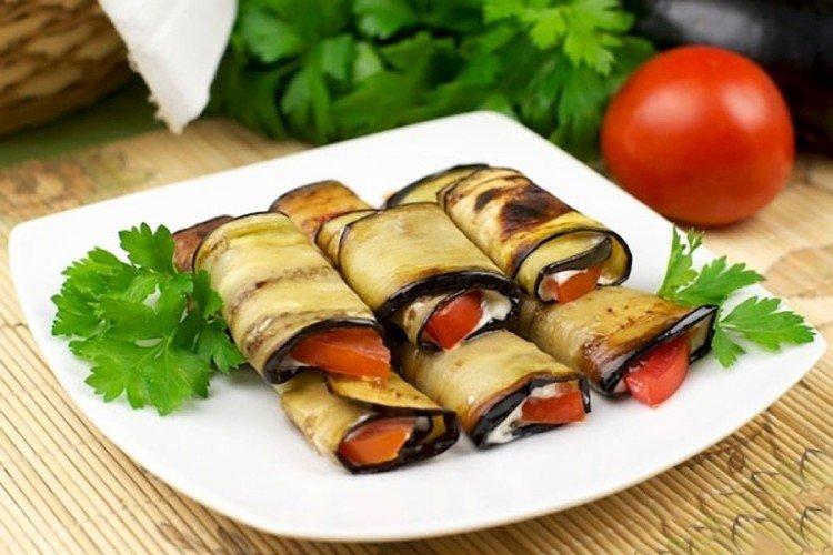 Eggplant, Tomato, and Mayonnaise Rolls