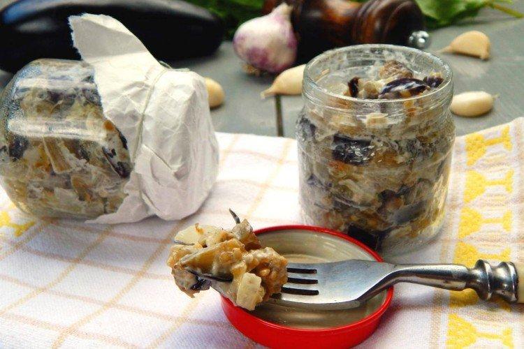 Auberginen mit Mayonnaise für den Winter
