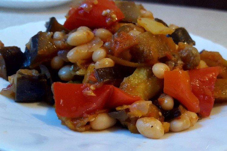 Sauté mit Gemüse und Bohnen