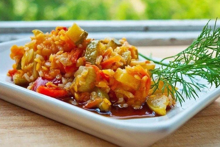 Gemüsesauté mit Reis