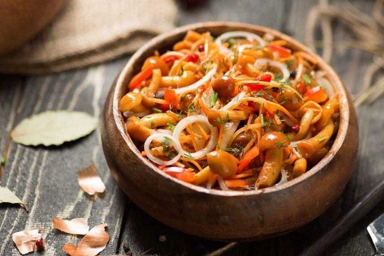 Mushrooms Marinated with Onion and Carrot