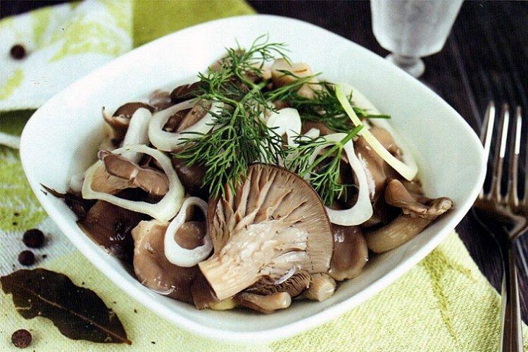 Oyster Mushrooms Marinated with Lemon Juice and Spices