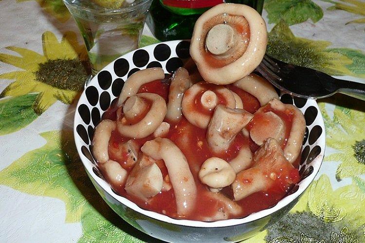 Milk Caps Marinated in Tomato Paste