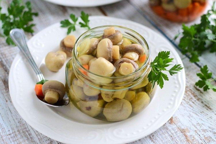 Marinated Mushrooms with Lemon and Cognac