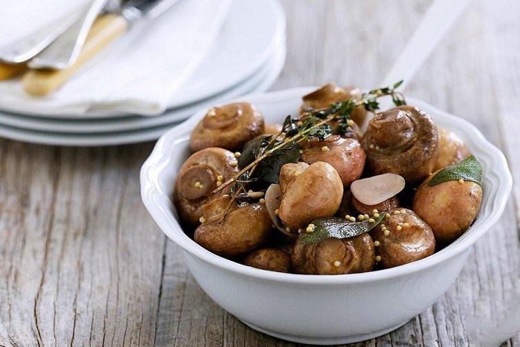 Mushrooms Marinated with Wine