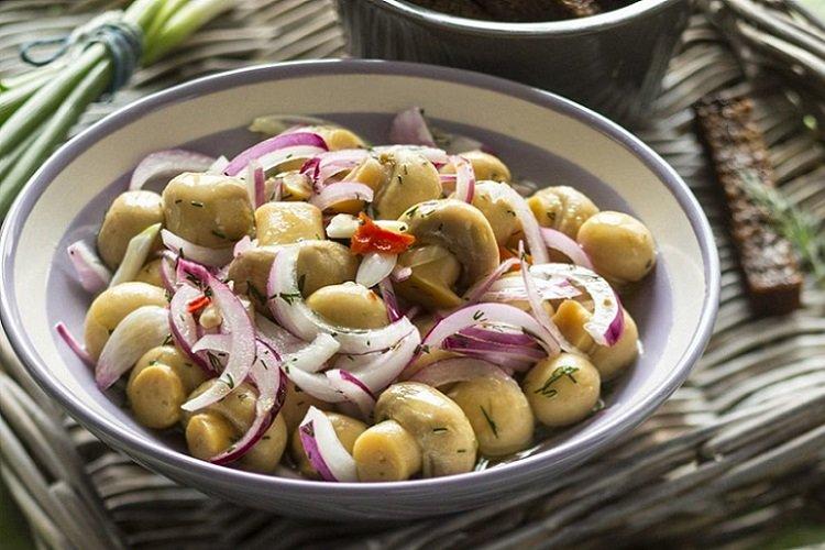 Mushrooms Marinated Without Vinegar